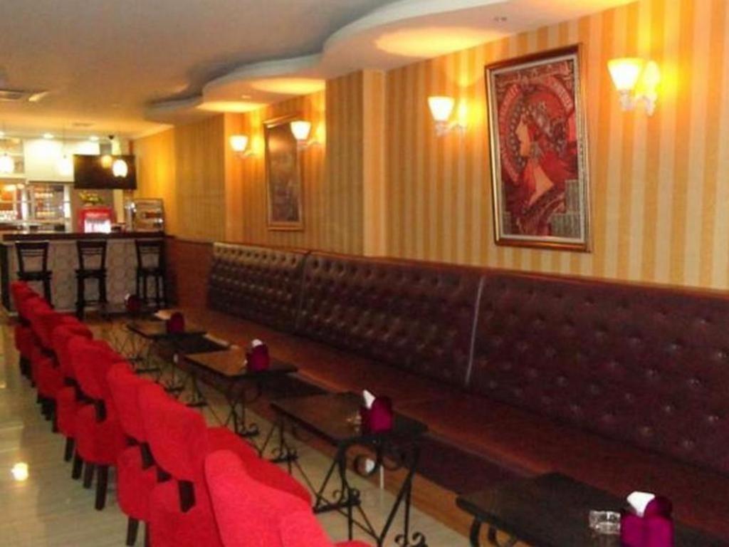 California Hotel Jakarta Exterior photo